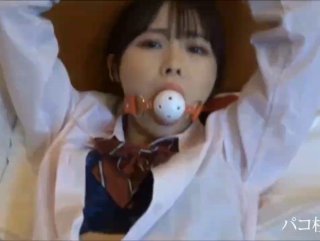 黄灿灿外围双马尾萝莉萌妹短裙美腿,跪在地上揉穴穿上黑色网袜